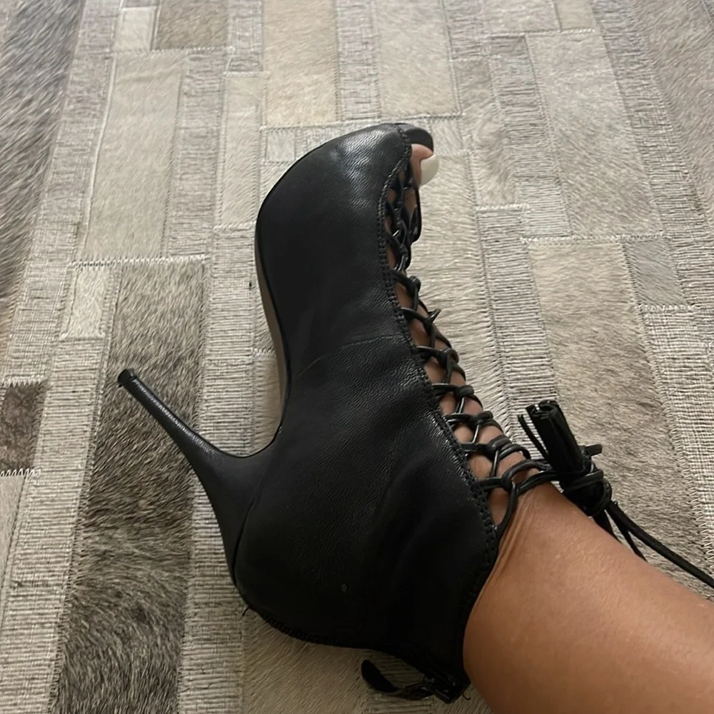 Steve Madden sexy steve